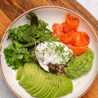 Bowl Quinoa, Salmon, Poached Egg, plated